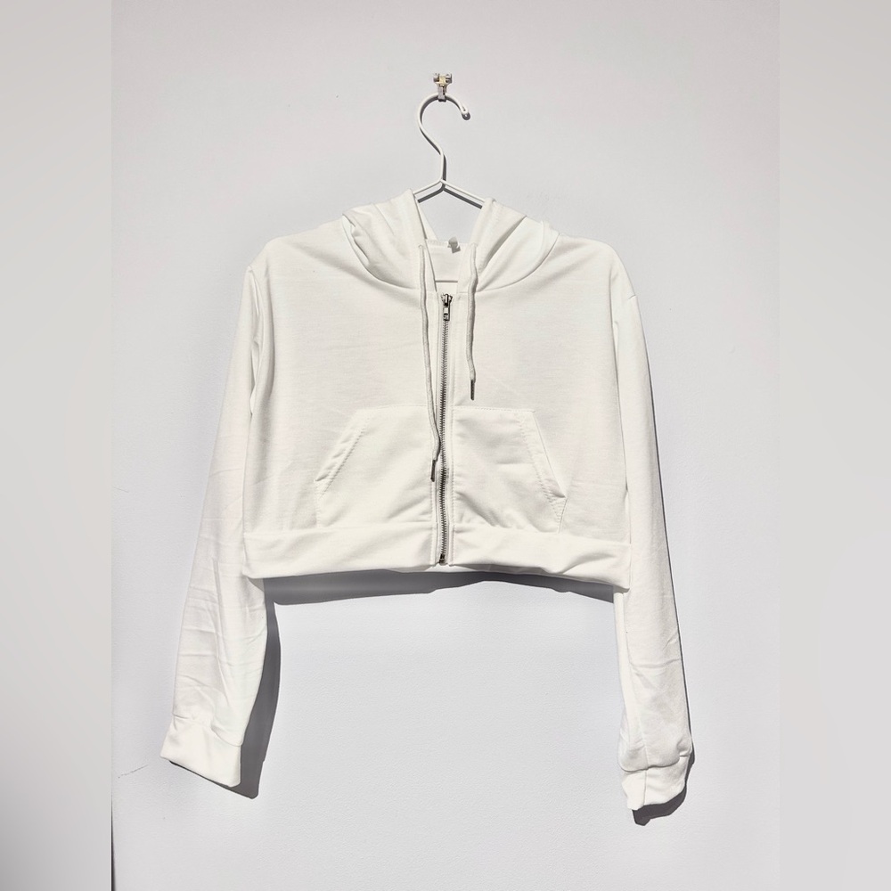🍒 2/$15  NWOT super cropped zip up hoodie (white)